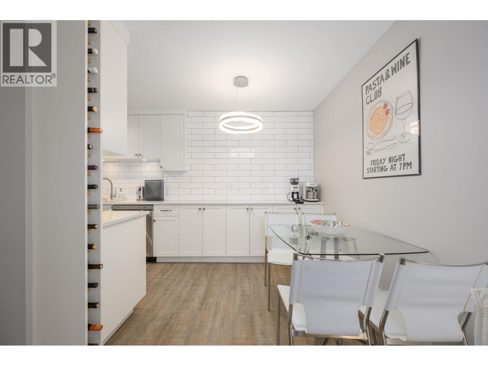 105 308 W 2nd Street, North Vancouver, British Columbia  V7M 1E1 - Photo 4 - R3058795