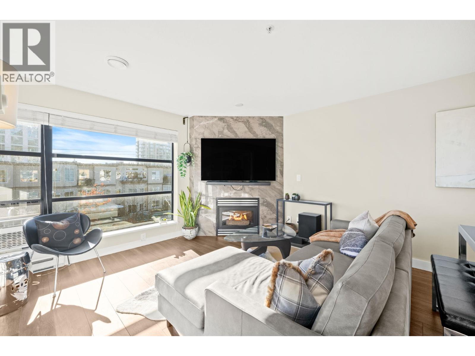 410 124 W 3rd Street, North Vancouver, British Columbia  V7M 1E8 - Photo 3 - R3058817