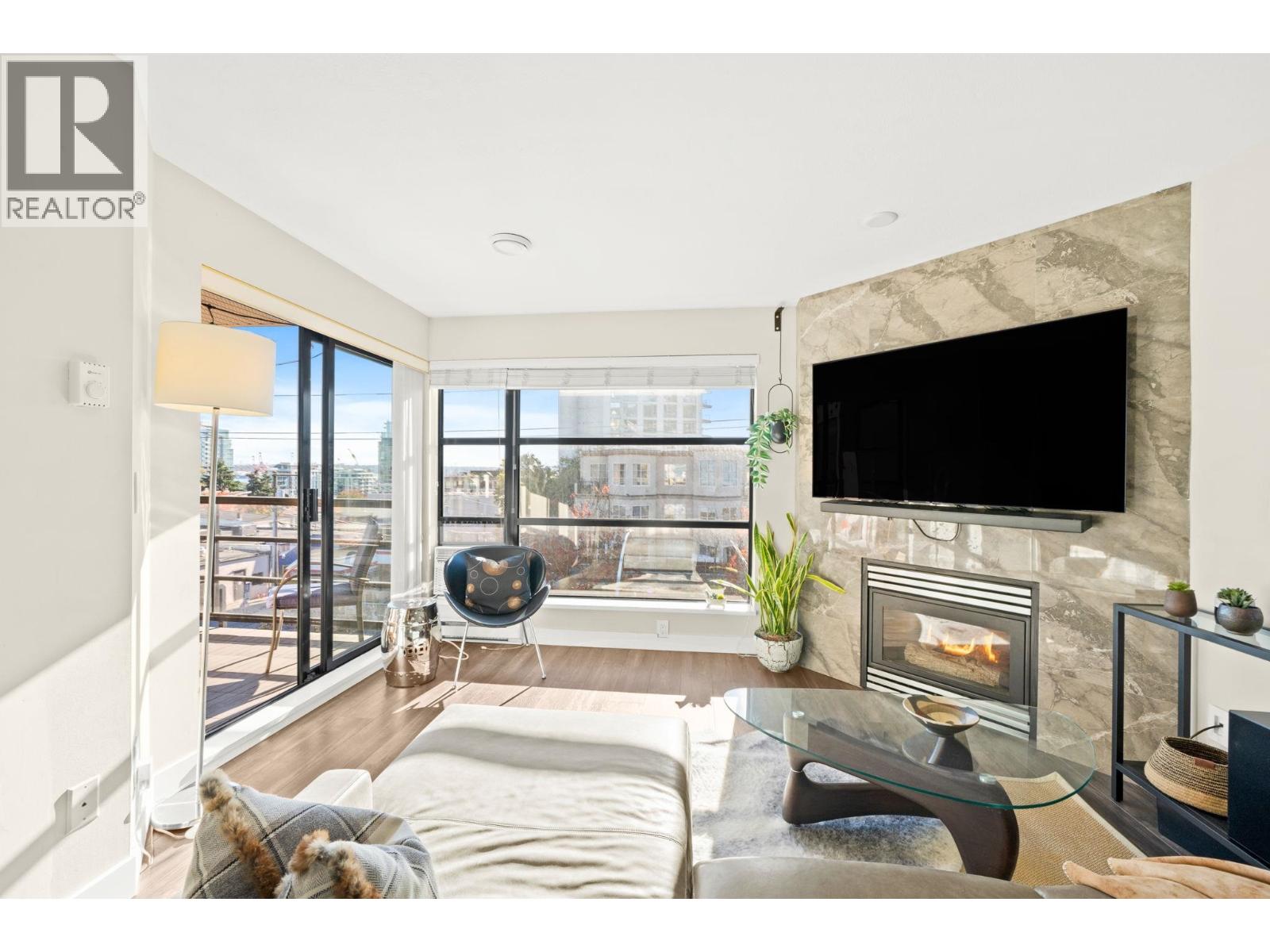410 124 W 3rd Street, North Vancouver, British Columbia  V7M 1E8 - Photo 4 - R3058817