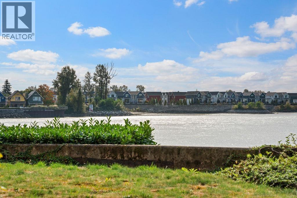 111 6 Renaissance Square, New Westminster, British Columbia  V3M 6N8 - Photo 26 - R3058818