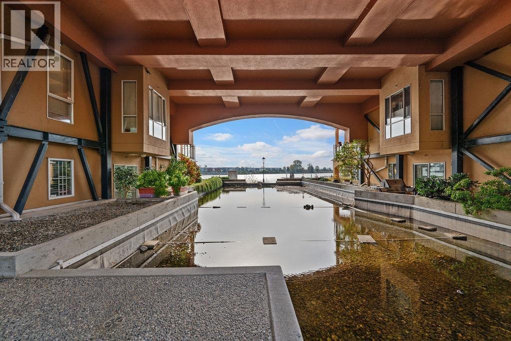 111 6 Renaissance Square, New Westminster, British Columbia  V3M 6N8 - Photo 30 - R3058818
