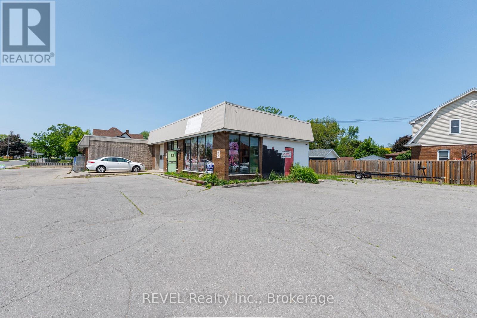 Unit 1 - 4957 Bridge Street N, Niagara Falls, Ontario  L2E 2S4 - Photo 2 - X12464001