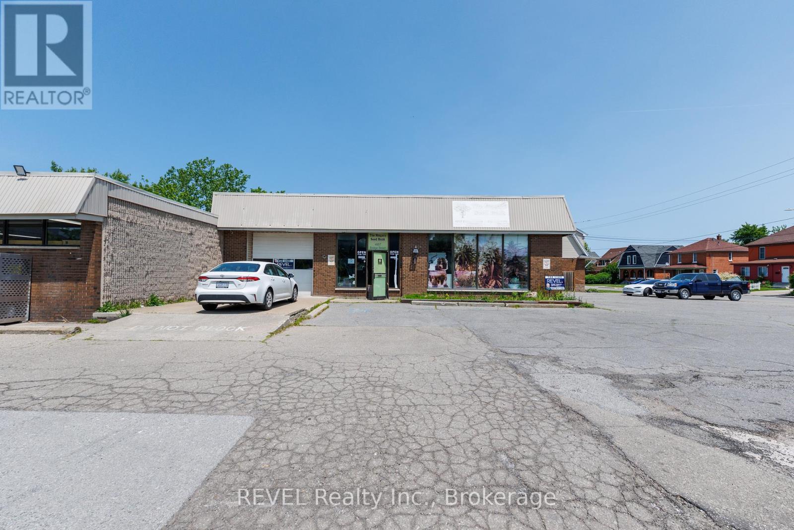 Unit 1 - 4957 Bridge Street N, Niagara Falls, Ontario  L2E 2S4 - Photo 4 - X12464001