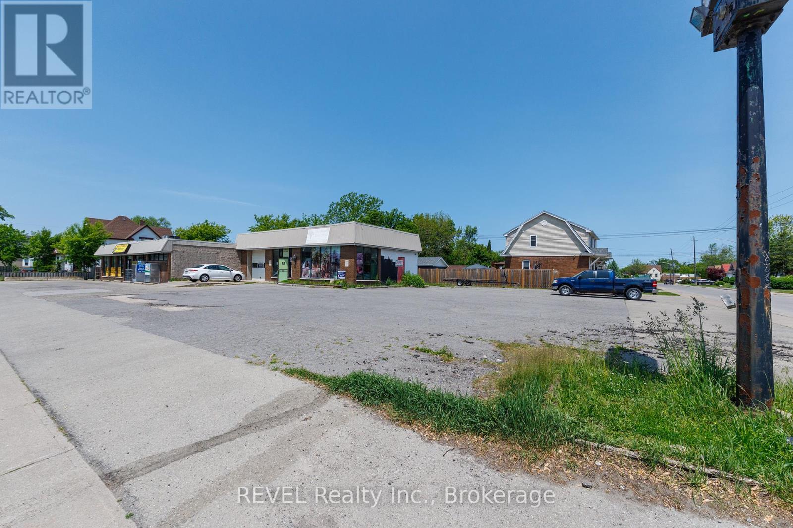 Unit 1 - 4957 Bridge Street N, Niagara Falls, Ontario  L2E 2S4 - Photo 5 - X12464001
