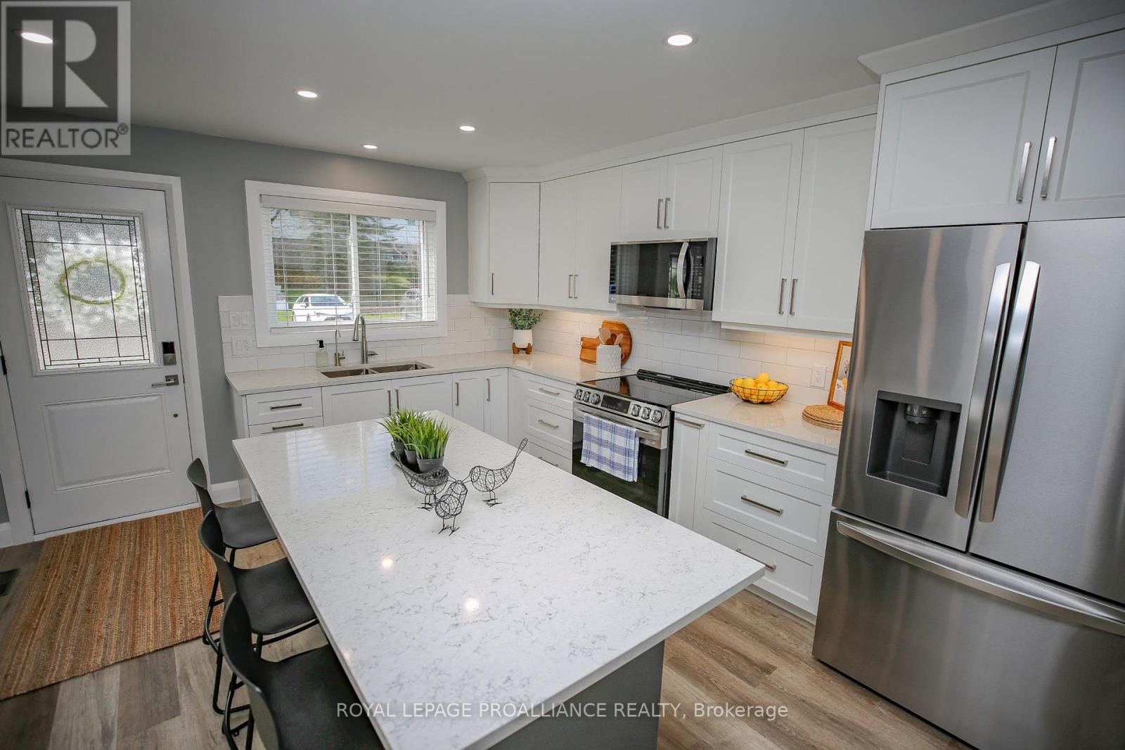 808 Riverview Lane, Elizabethtown-Kitley, Ontario  K6V 7G5 - Photo 3 - X12463990