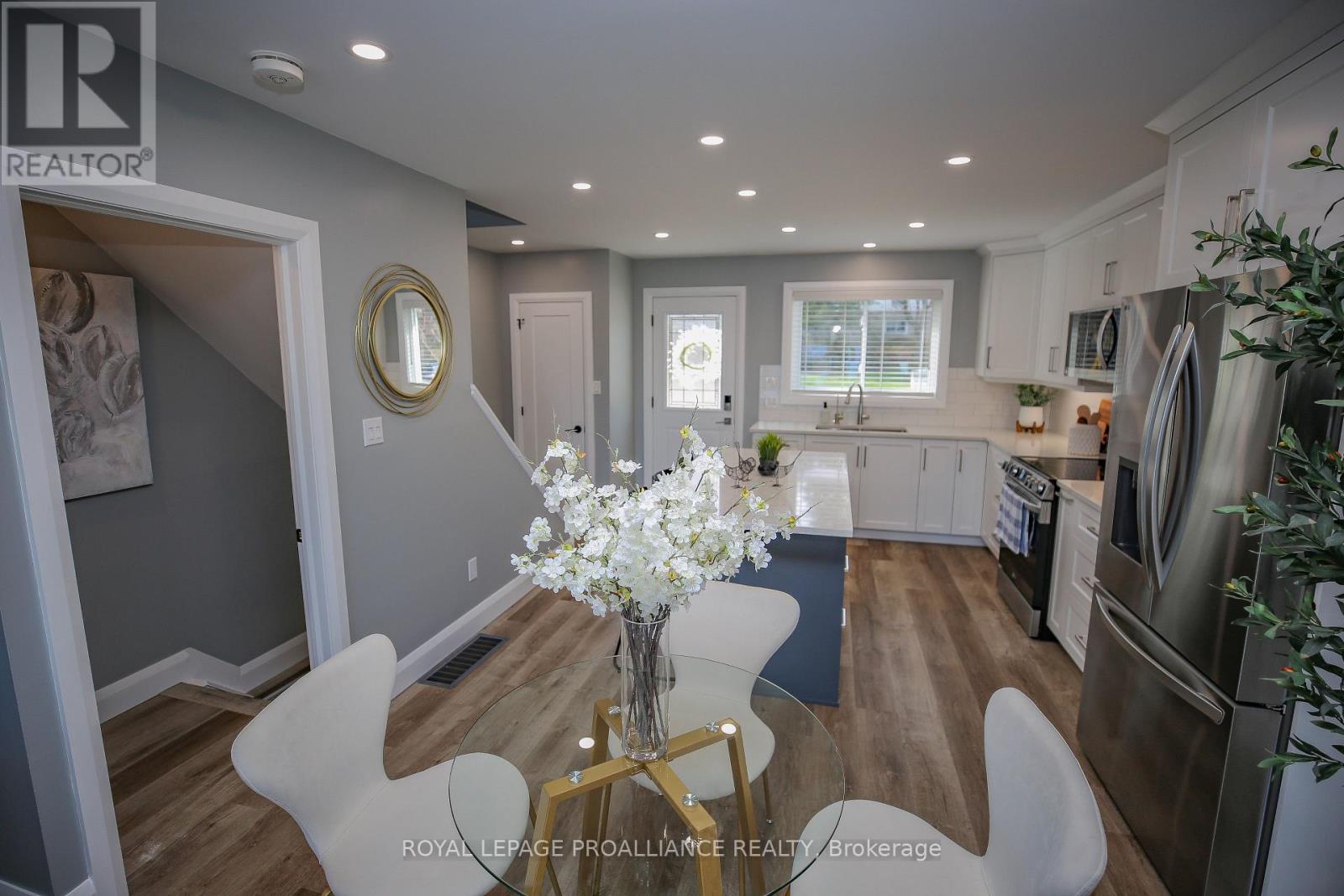 808 Riverview Lane, Elizabethtown-Kitley, Ontario  K6V 7G5 - Photo 4 - X12463990