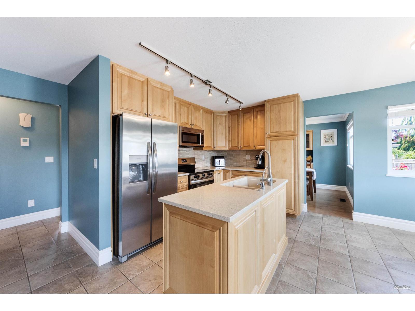 15552 Vista Drive, White Rock, British Columbia  V4B 5H8 - Photo 5 - R3058724