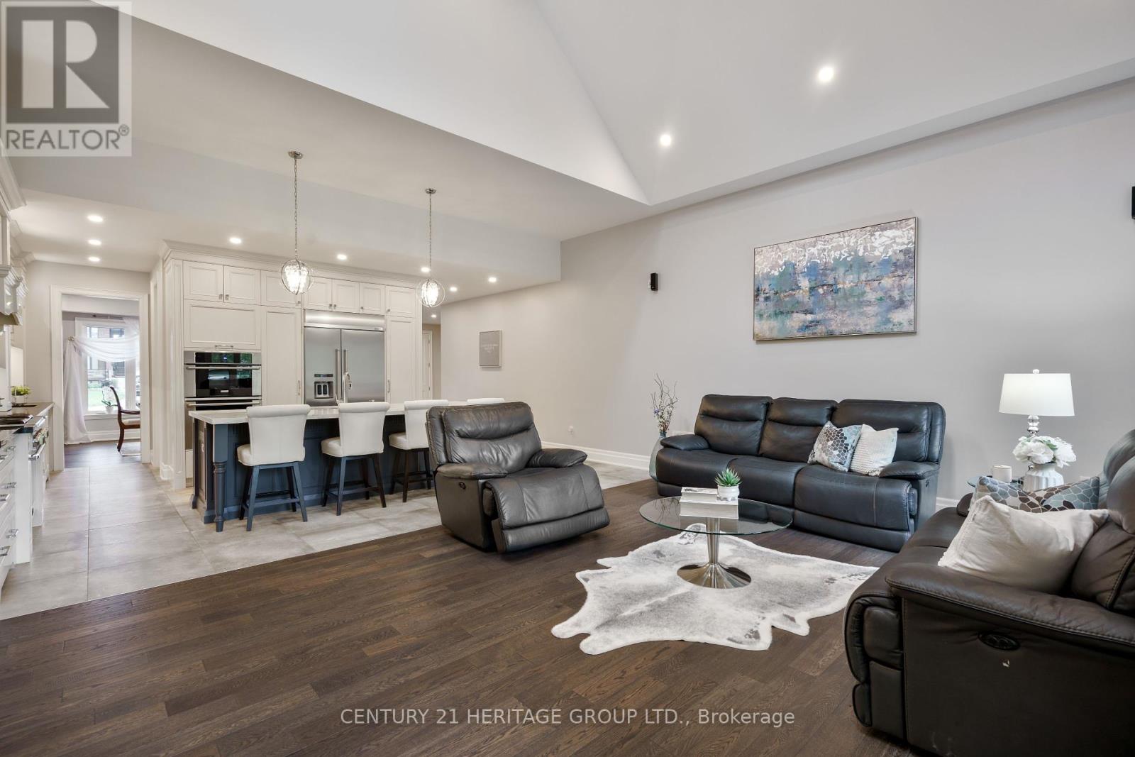 1894 Simcoe Boulevard, Innisfil, Ontario  L9S 4N4 - Photo 9 - N12463843