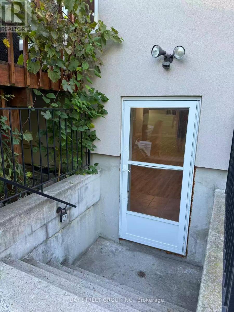 Bsmt 623 16th Avenue, Richmond Hill, Ontario  L4C 7A8 - Photo 2 - N12463869