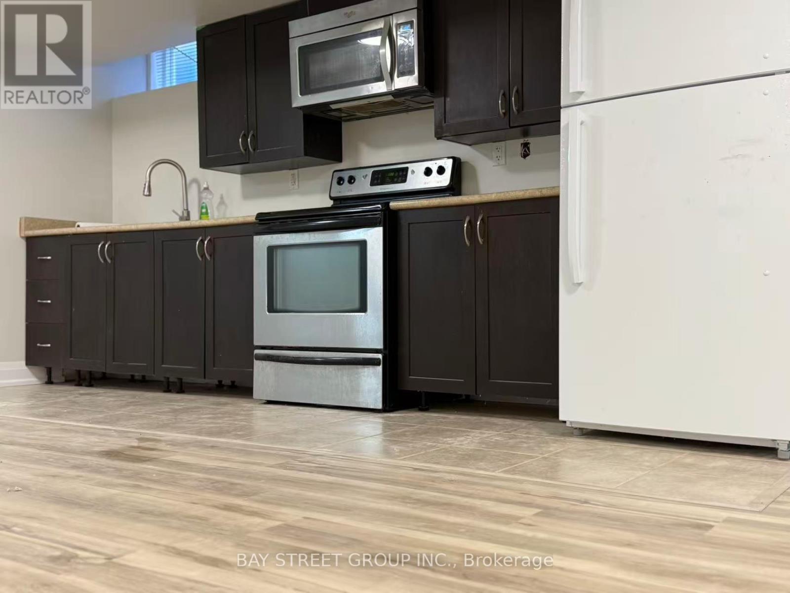 Bsmt 623 16th Avenue, Richmond Hill, Ontario  L4C 7A8 - Photo 4 - N12463869