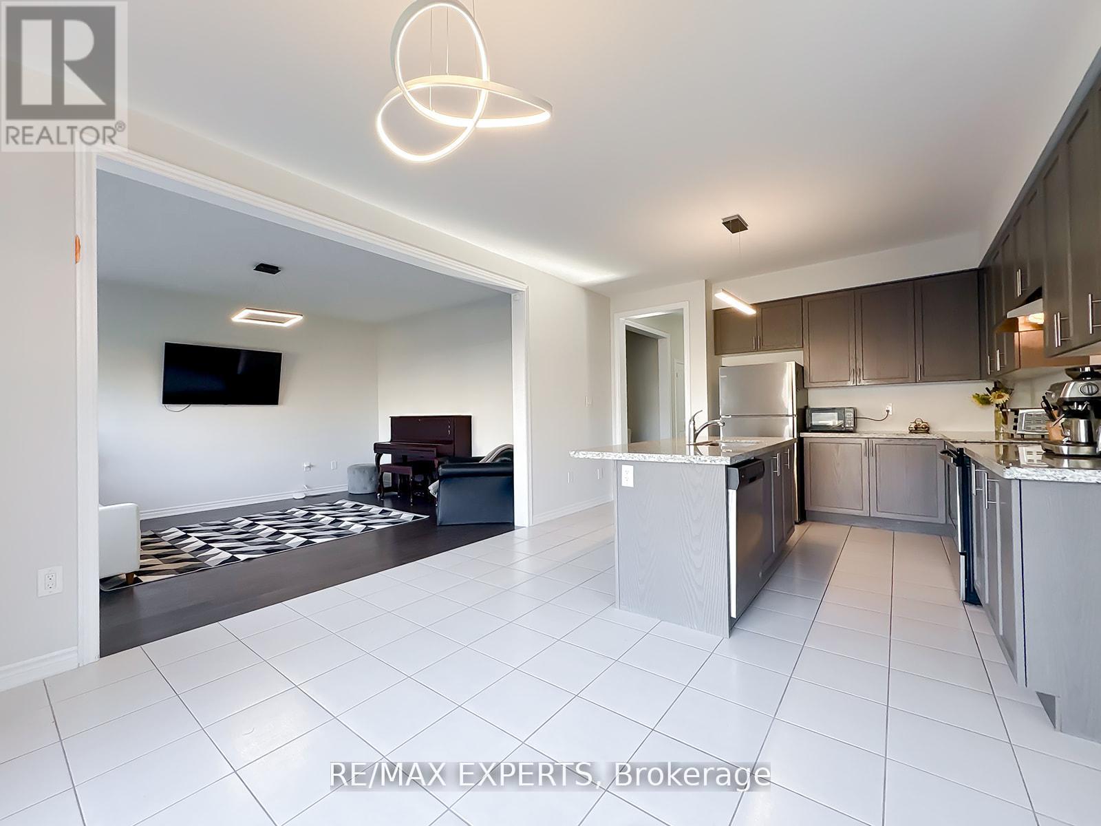 1426 Farrow Crescent, Innisfil, Ontario  L9S 0L6 - Photo 14 - N12463875