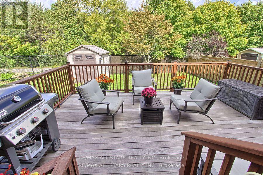 16 James Ratcliff Avenue, Whitchurch-Stouffville, Ontario  L4A 1P2 - Photo 4 - N12463944
