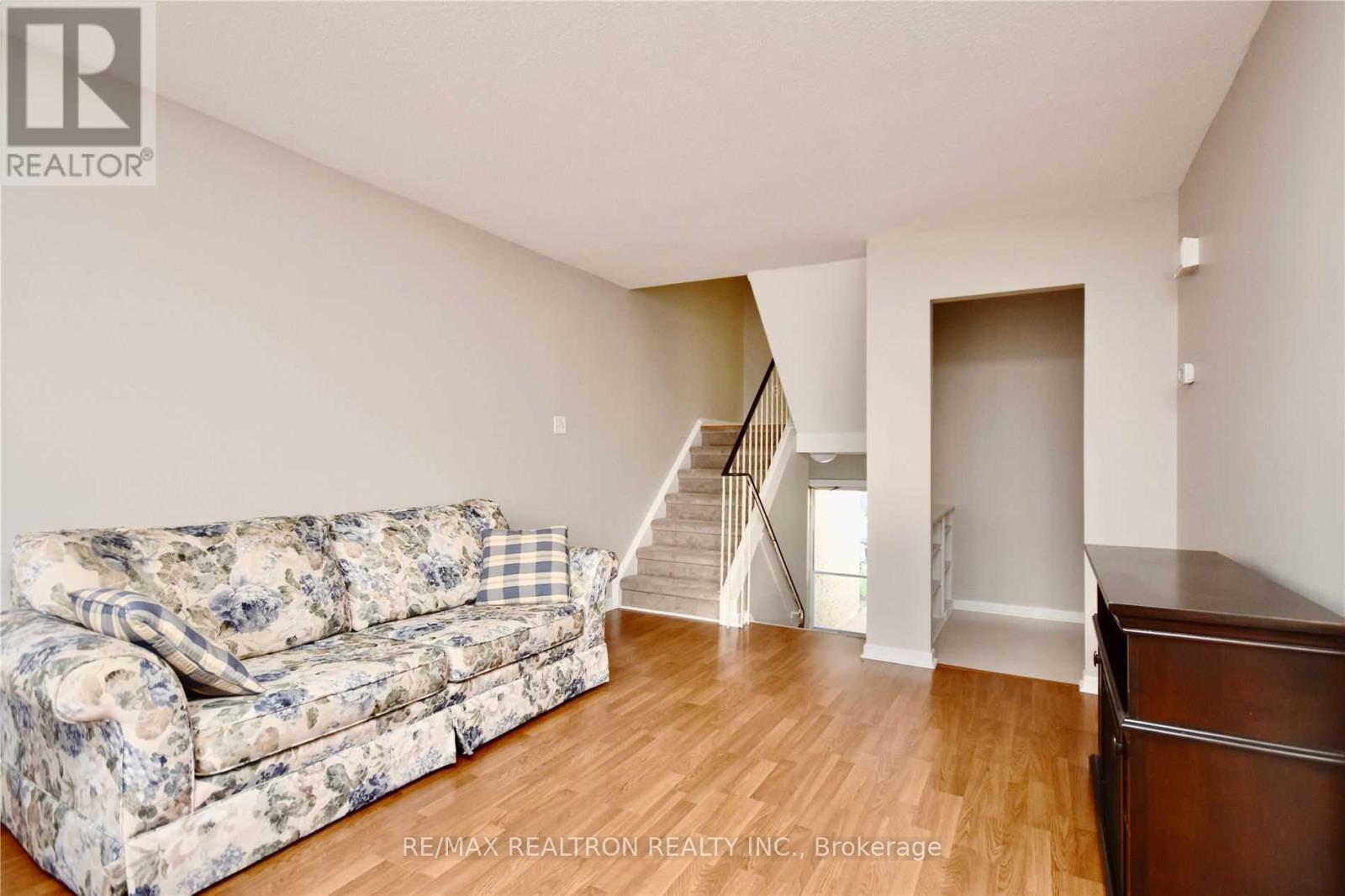 12 Robin Court, Barrie, Ontario  L4M 5M1 - Photo 4 - S12463861