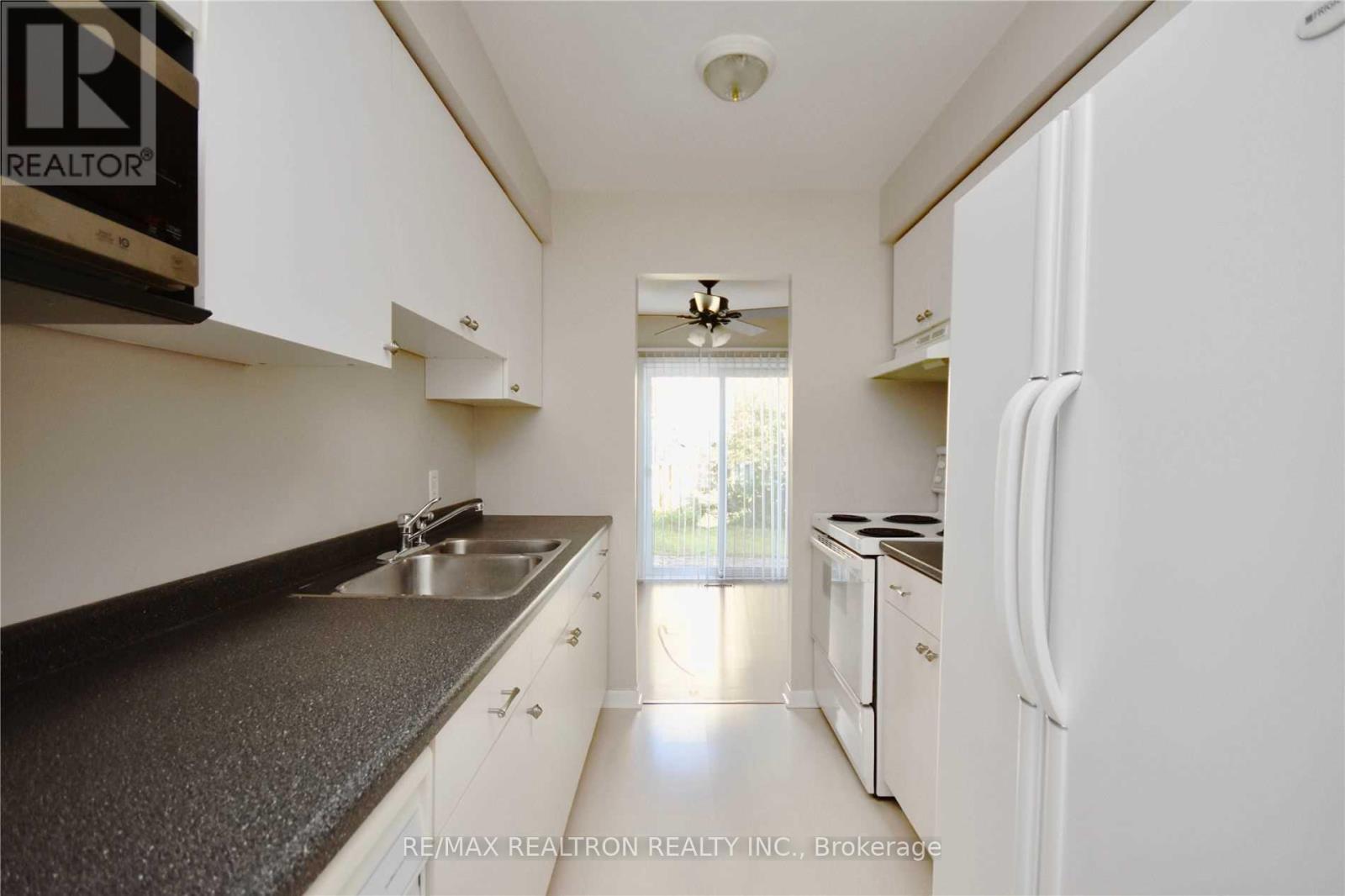 12 Robin Court, Barrie, Ontario  L4M 5M1 - Photo 5 - S12463861