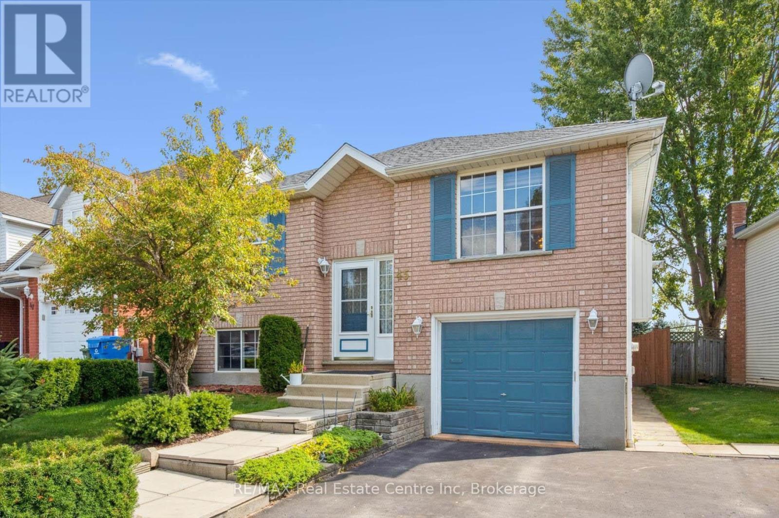 45 CHESTERTON LANE, Guelph, Ontario