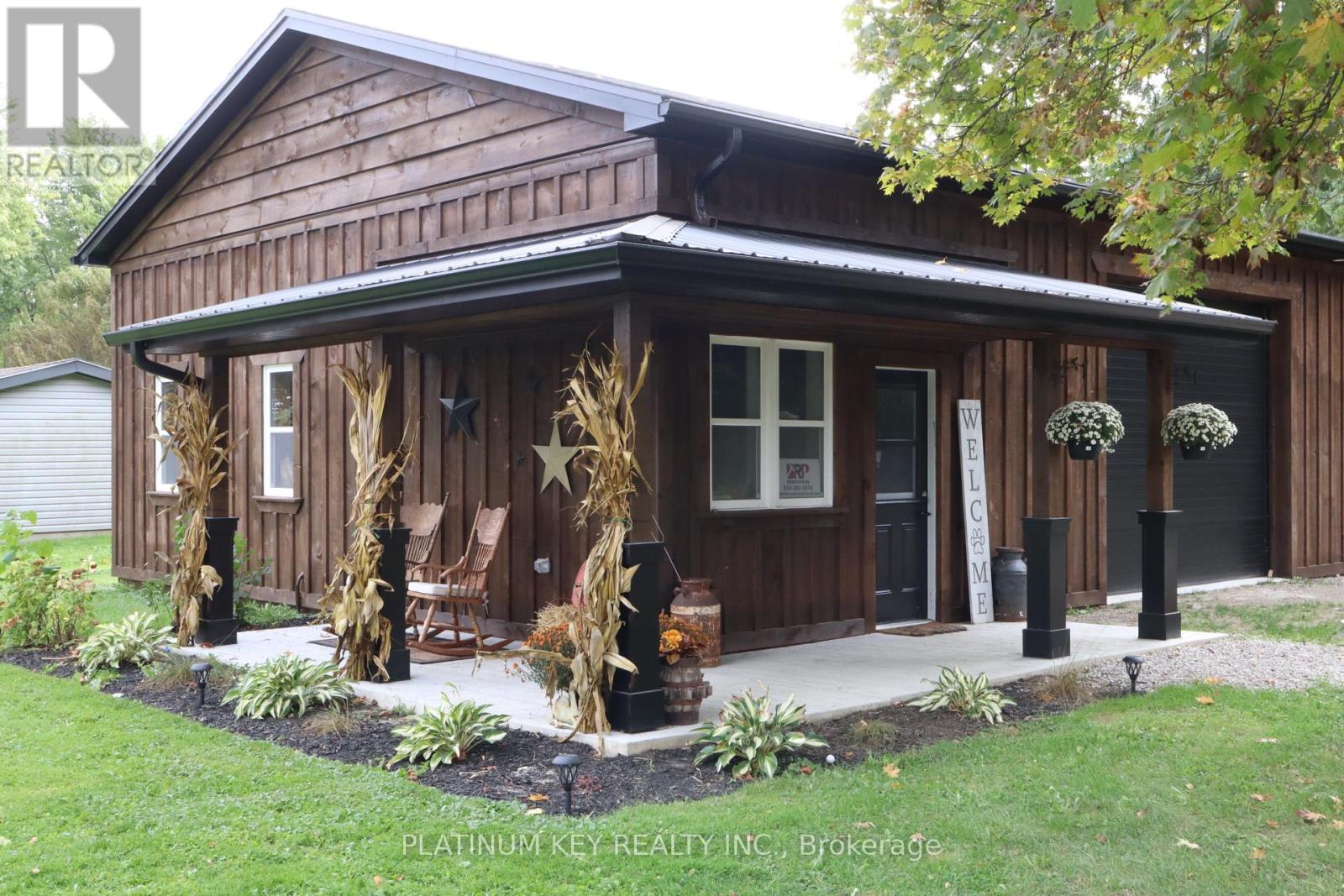21243 Taits Road, Southwest Middlesex, Ontario  N0L 1M0 - Photo 9 - X12463732