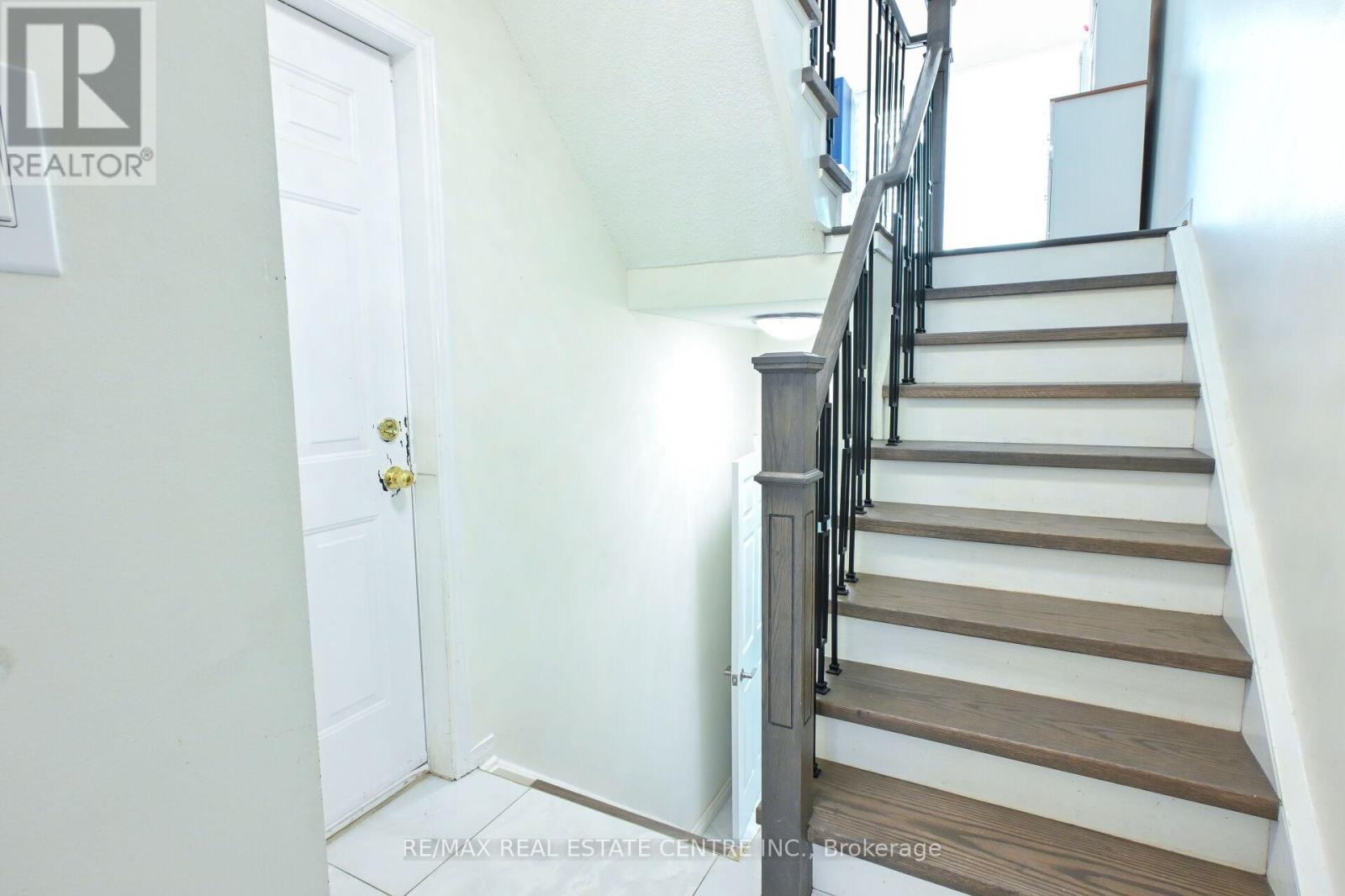 93 Provincial Place, Brampton, Ontario  L6S 6C5 - Photo 11 - W12463881