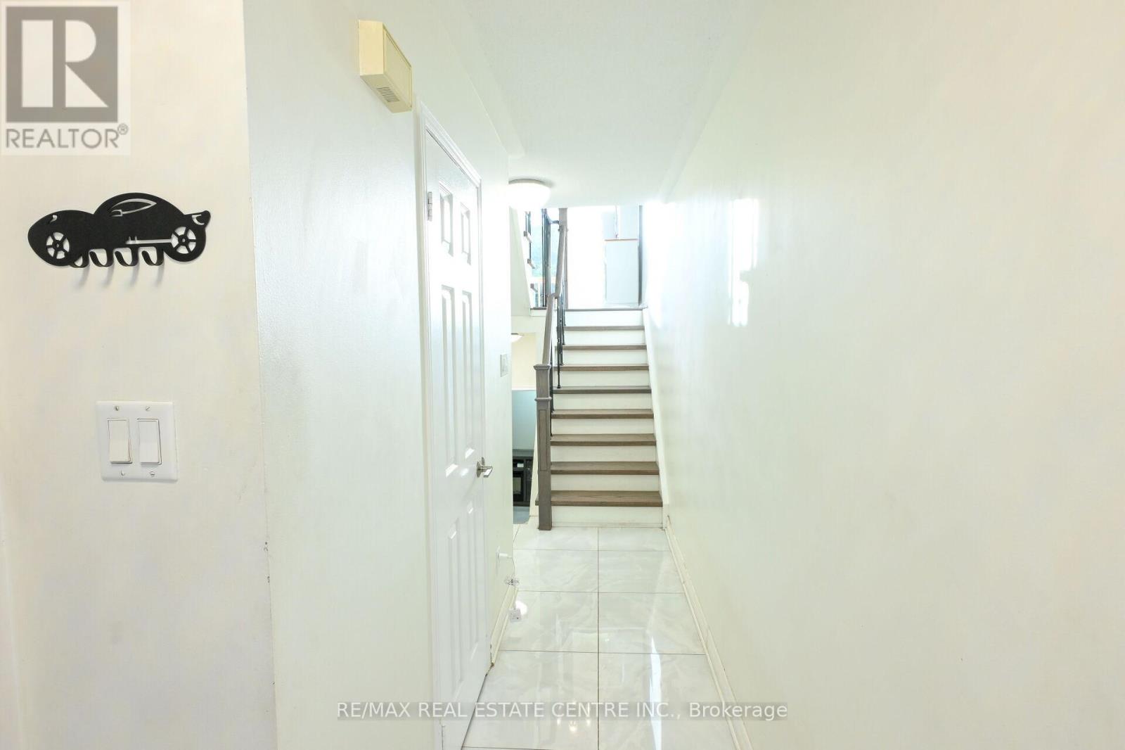 93 Provincial Place, Brampton, Ontario  L6S 6C5 - Photo 12 - W12463881