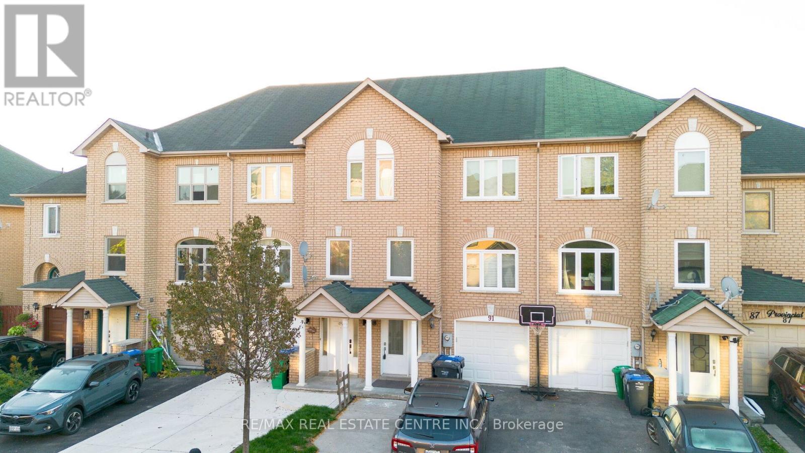 93 Provincial Place, Brampton, Ontario  L6S 6C5 - Photo 4 - W12463881