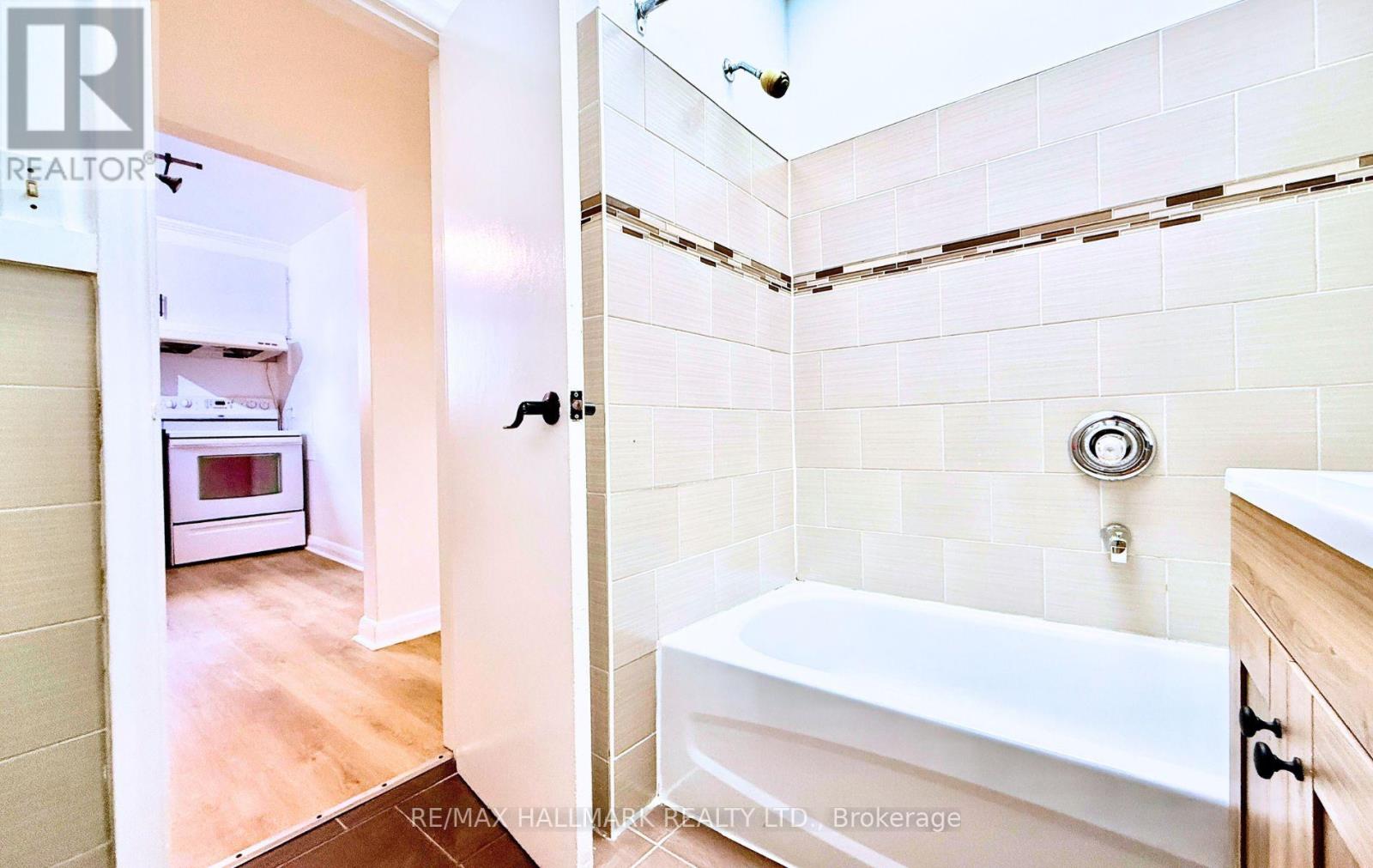 Upper - 314 Browns Line, Toronto, Ontario  M8W 3W2 - Photo 8 - W12463888