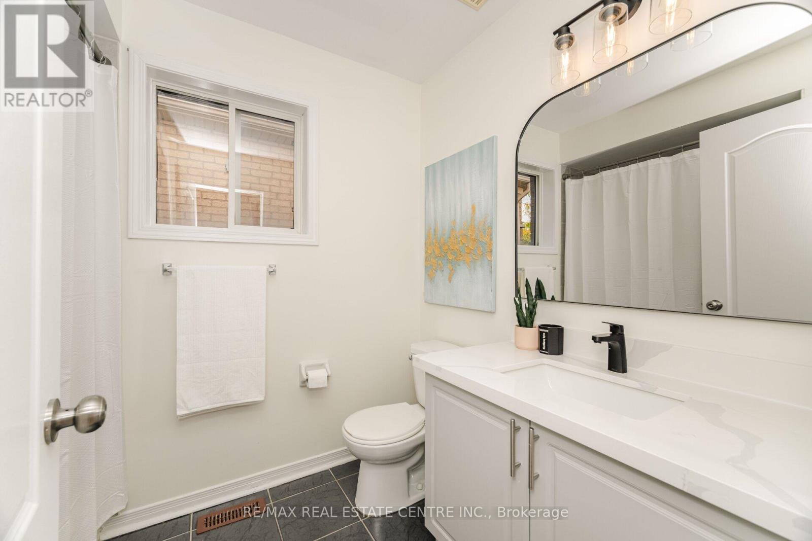 86 Pauline Crescent, Brampton, Ontario  L7A 2V7 - Photo 23 - W12463897