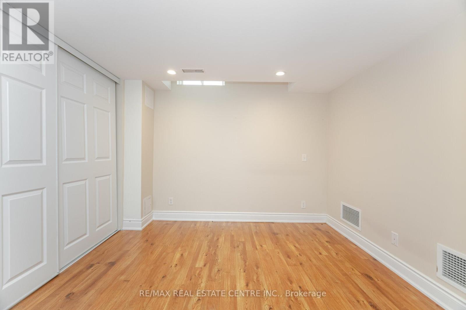 86 Pauline Crescent, Brampton, Ontario  L7A 2V7 - Photo 28 - W12463897