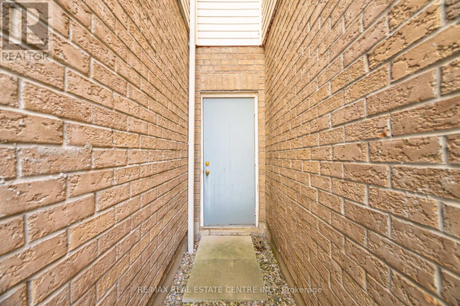 86 Pauline Crescent, Brampton, Ontario  L7A 2V7 - Photo 31 - W12463897