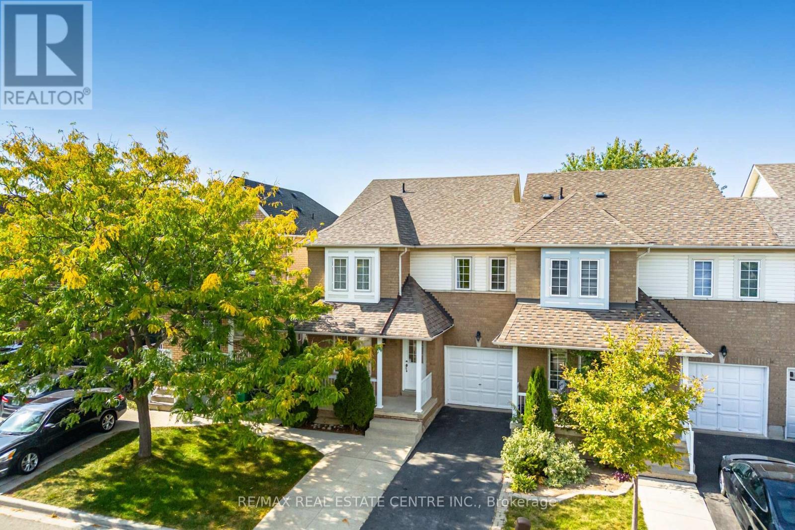 86 Pauline Crescent, Brampton, Ontario  L7A 2V7 - Photo 4 - W12463897