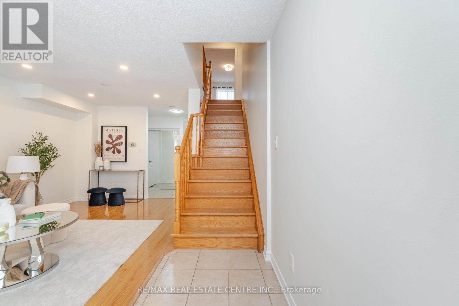 86 Pauline Crescent, Brampton, Ontario  L7A 2V7 - Photo 5 - W12463897