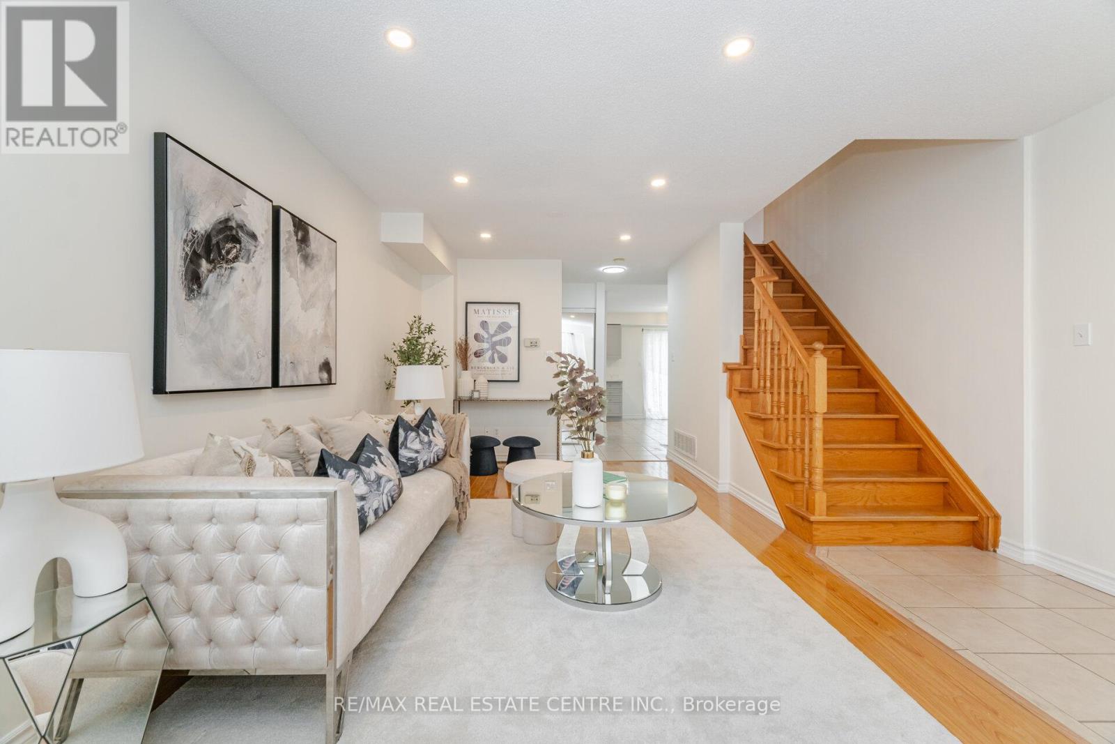 86 Pauline Crescent, Brampton, Ontario  L7A 2V7 - Photo 8 - W12463897