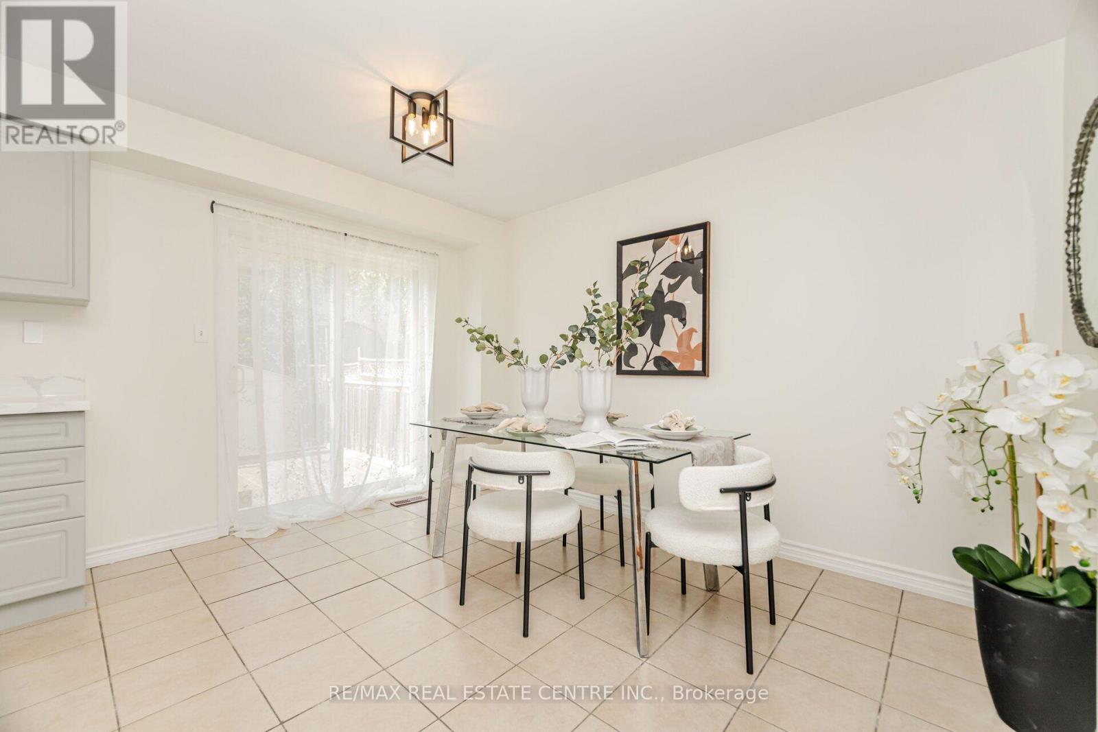 86 Pauline Crescent, Brampton, Ontario  L7A 2V7 - Photo 9 - W12463897