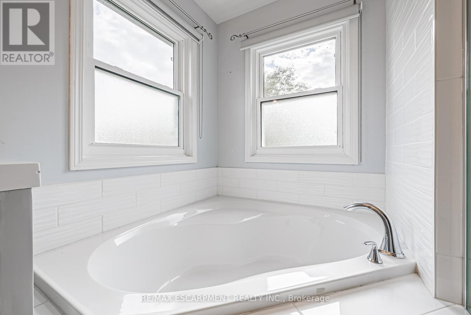 5222 Easton Road, Burlington, Ontario  L7L 6N6 - Photo 22 - W12463904