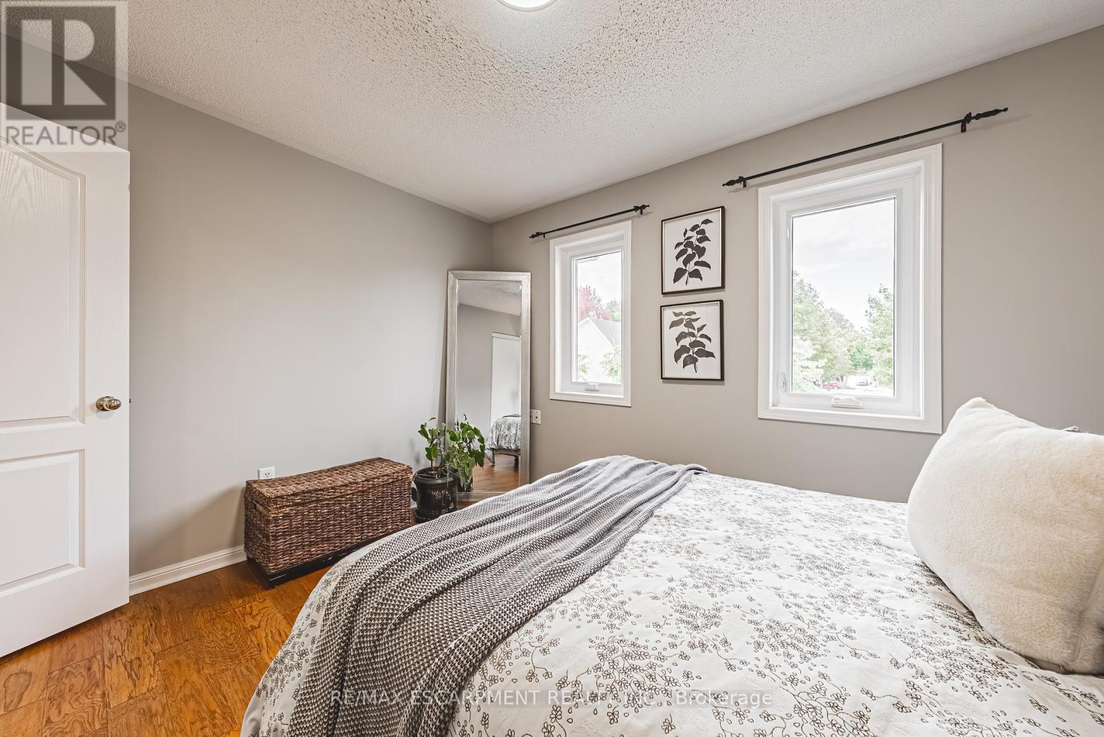 5222 Easton Road, Burlington, Ontario  L7L 6N6 - Photo 25 - W12463904
