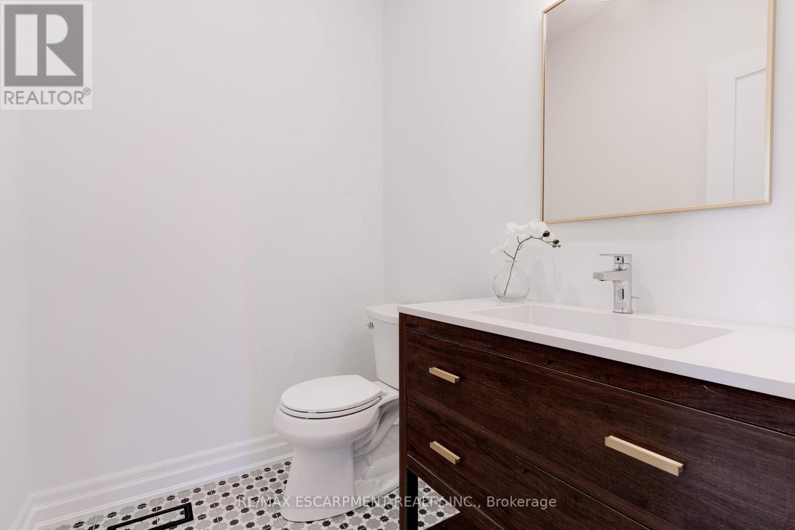 684 Peele Boulevard, Burlington, Ontario  L7R 3B9 - Photo 21 - W12463911