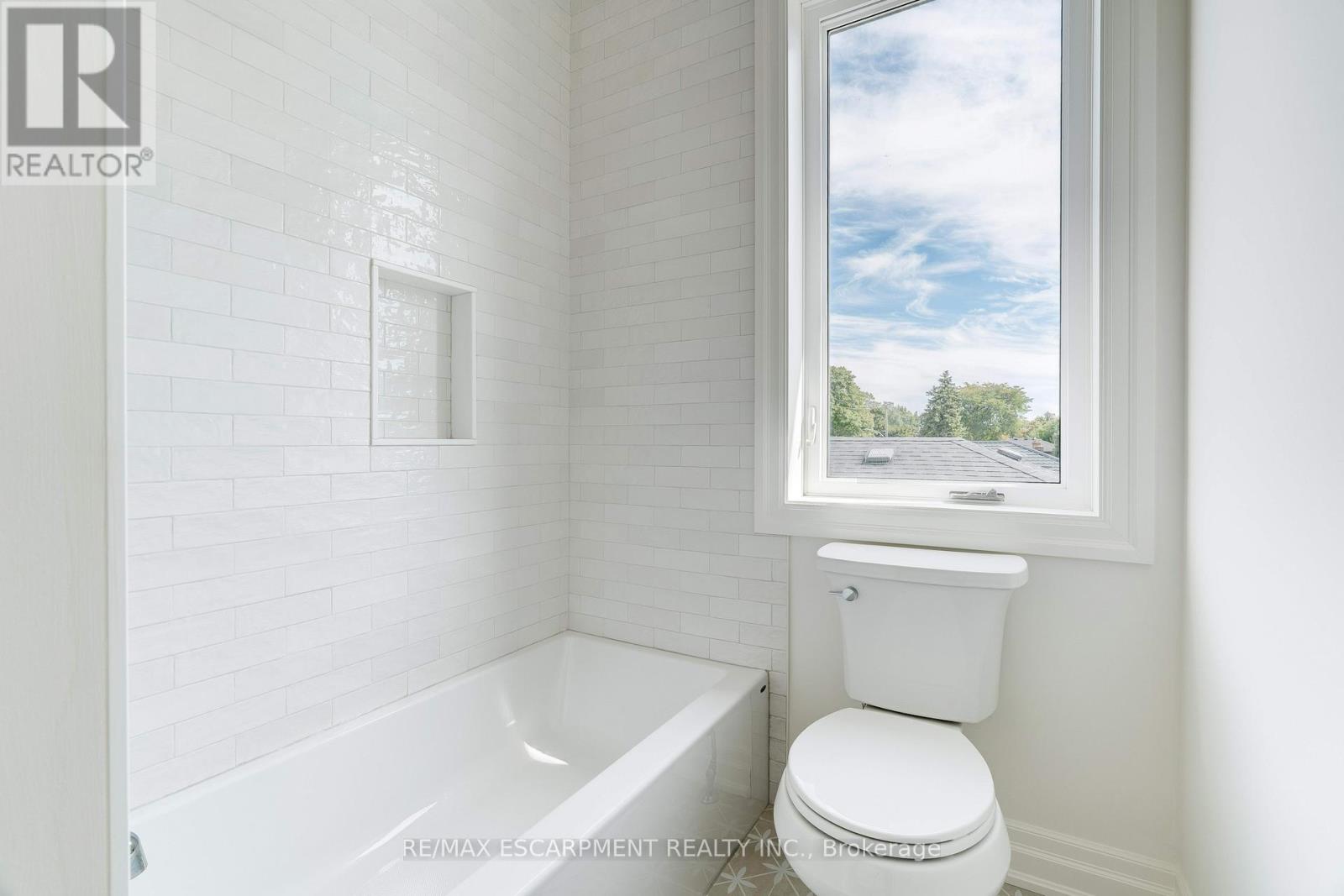 684 Peele Boulevard, Burlington, Ontario  L7R 3B9 - Photo 35 - W12463911