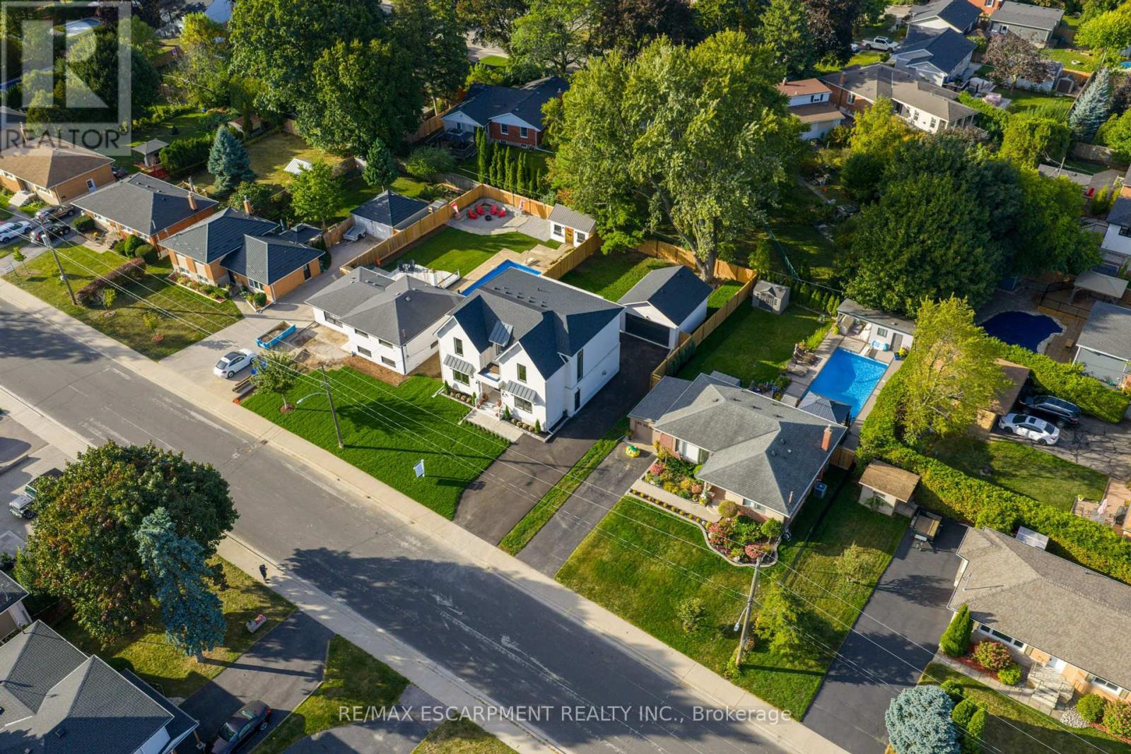 684 Peele Boulevard, Burlington, Ontario  L7R 3B9 - Photo 50 - W12463911