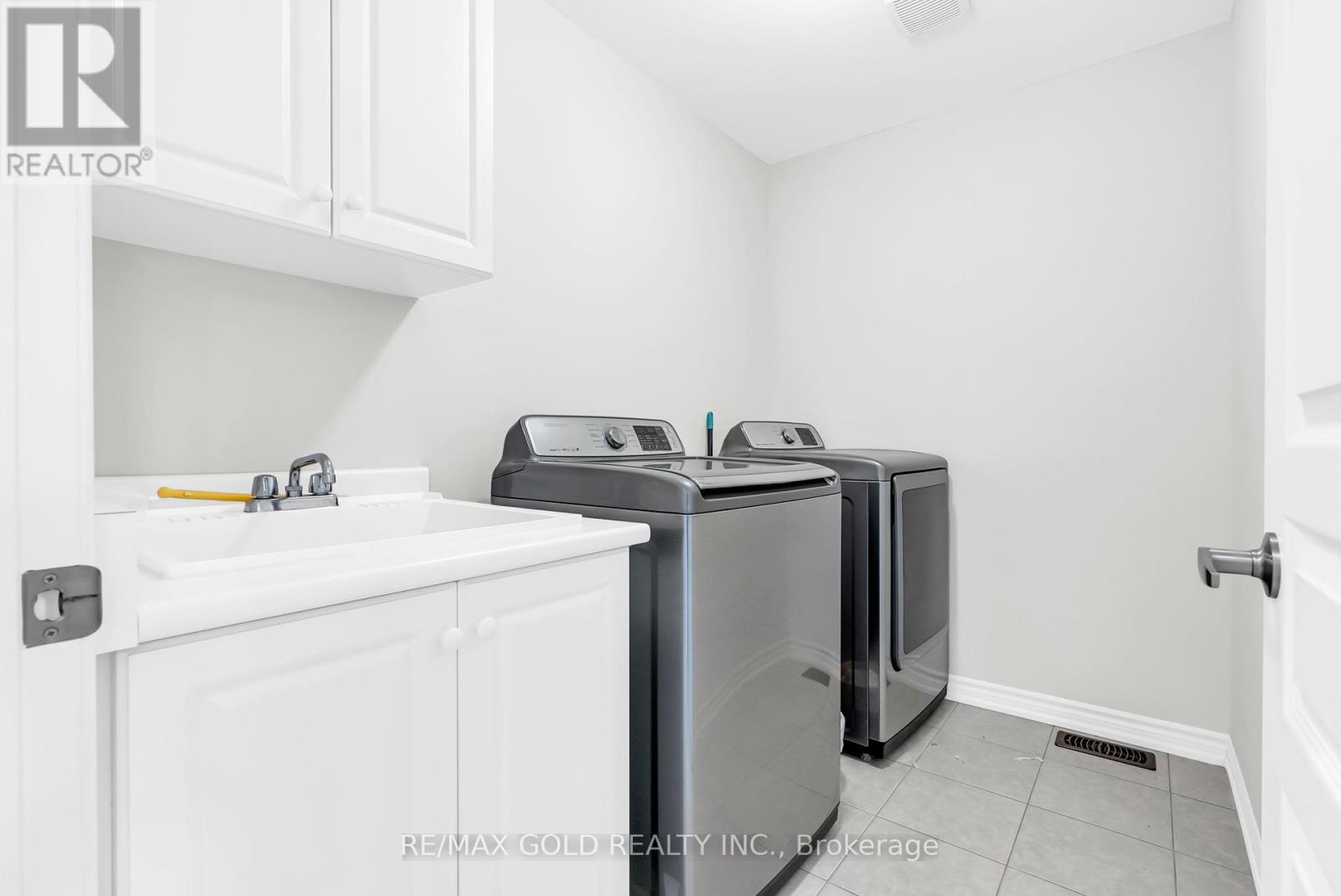 158 Etheridge Avenue, Milton, Ontario  L9E 0A5 - Photo 44 - W12463924