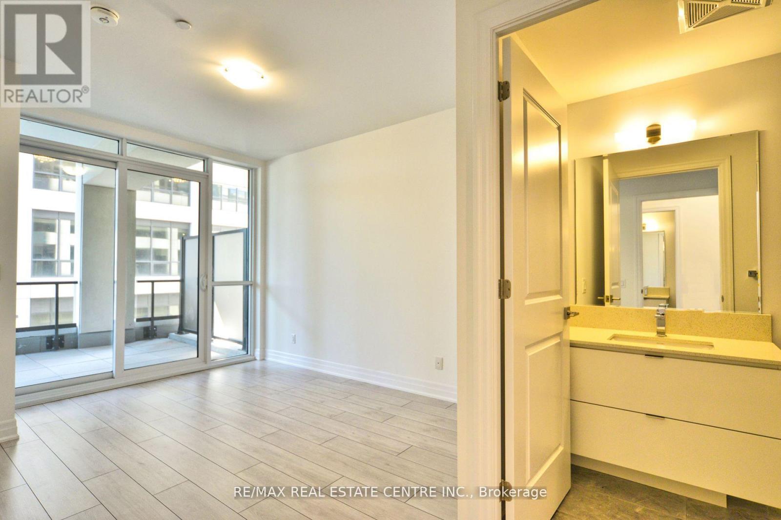 208 - 30 Elm Drive W, Mississauga, Ontario  L5B 0N6 - Photo 13 - W12463937