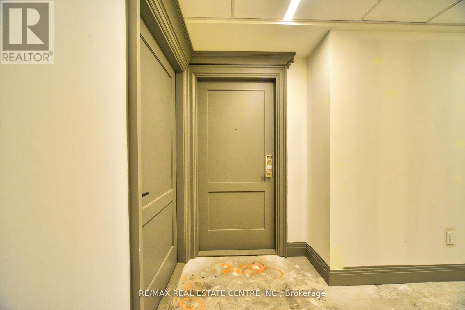 208 - 30 Elm Drive W, Mississauga, Ontario  L5B 0N6 - Photo 4 - W12463937