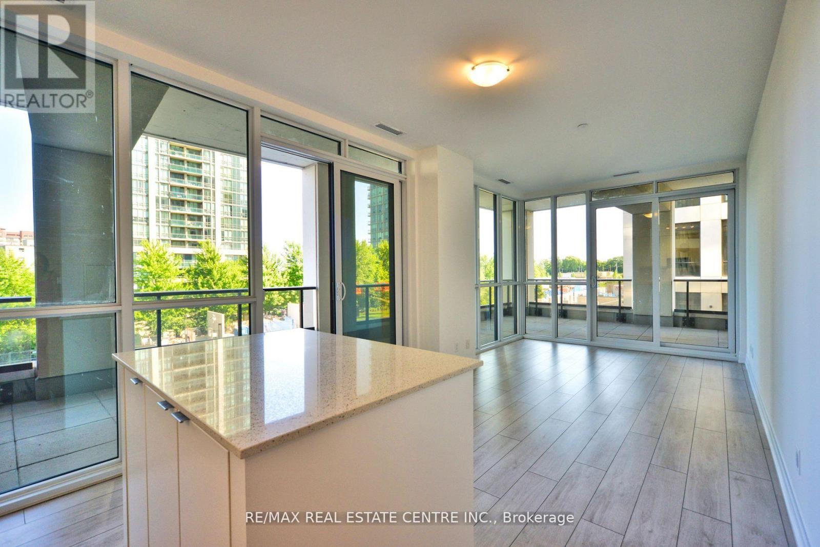 208 - 30 Elm Drive W, Mississauga, Ontario  L5B 0N6 - Photo 5 - W12463937