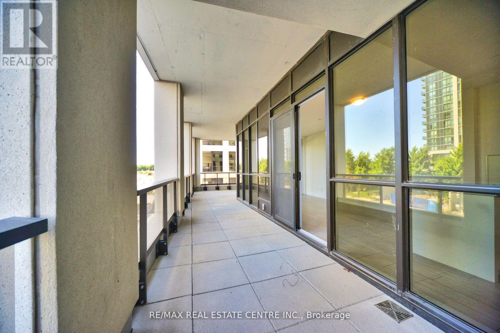208 - 30 Elm Drive W, Mississauga, Ontario  L5B 0N6 - Photo 7 - W12463937