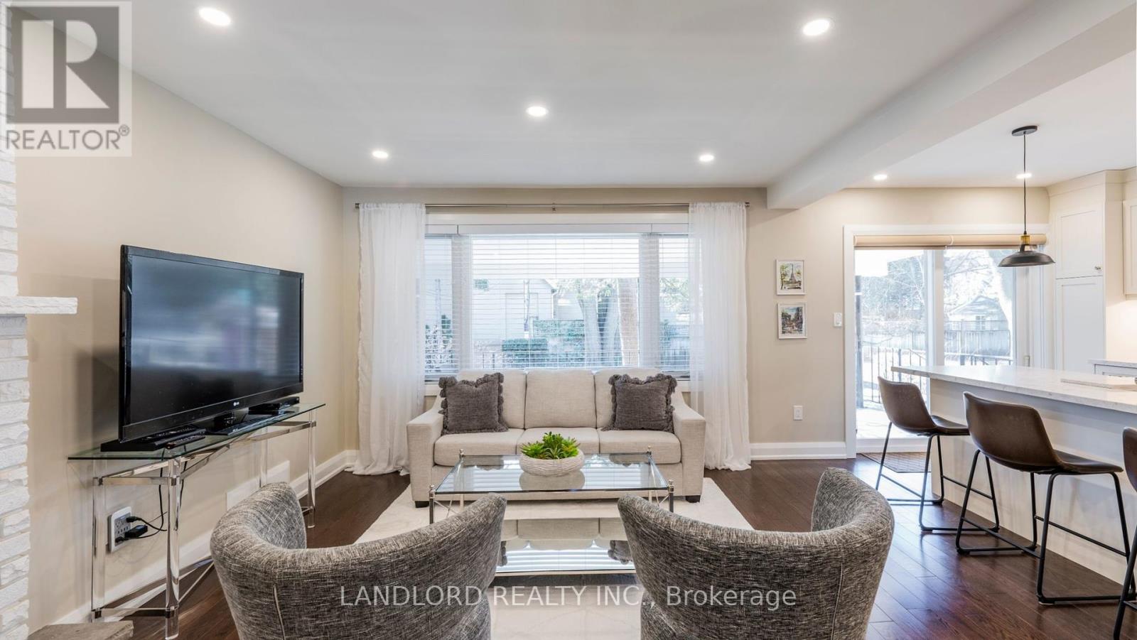 53 Wilgar Road, Toronto, Ontario  M8X 1J8 - Photo 11 - W12463979