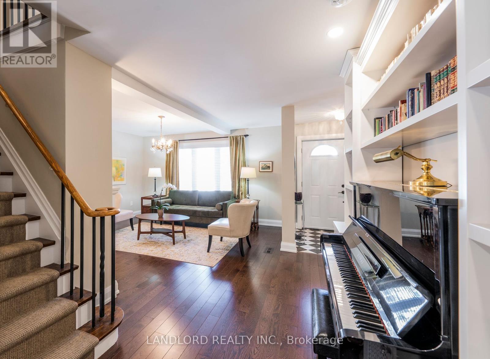 53 Wilgar Road, Toronto, Ontario  M8X 1J8 - Photo 13 - W12463979