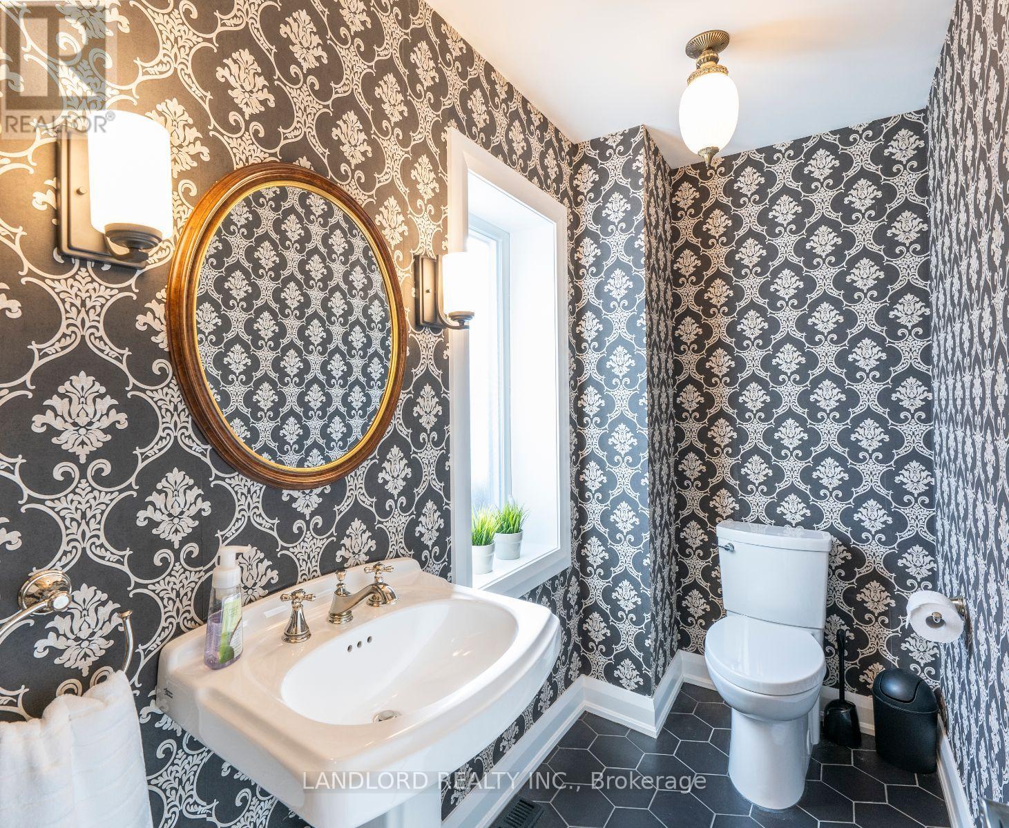 53 Wilgar Road, Toronto, Ontario  M8X 1J8 - Photo 23 - W12463979