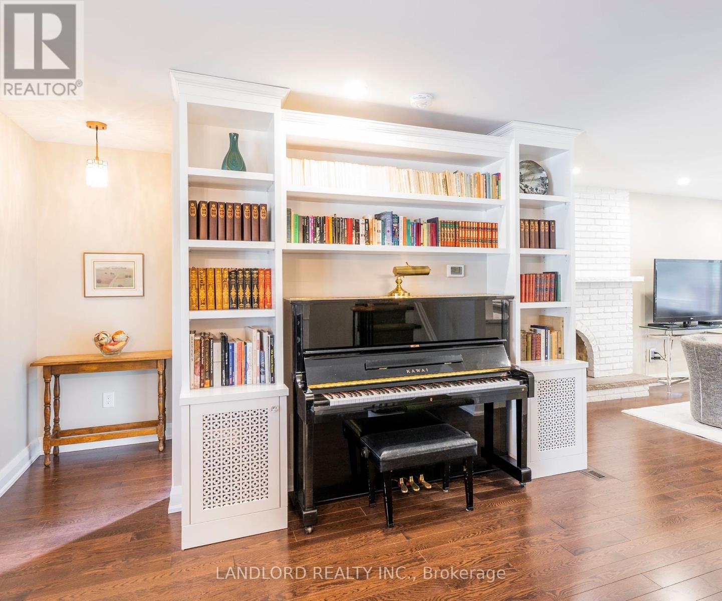 53 Wilgar Road, Toronto, Ontario  M8X 1J8 - Photo 5 - W12463979