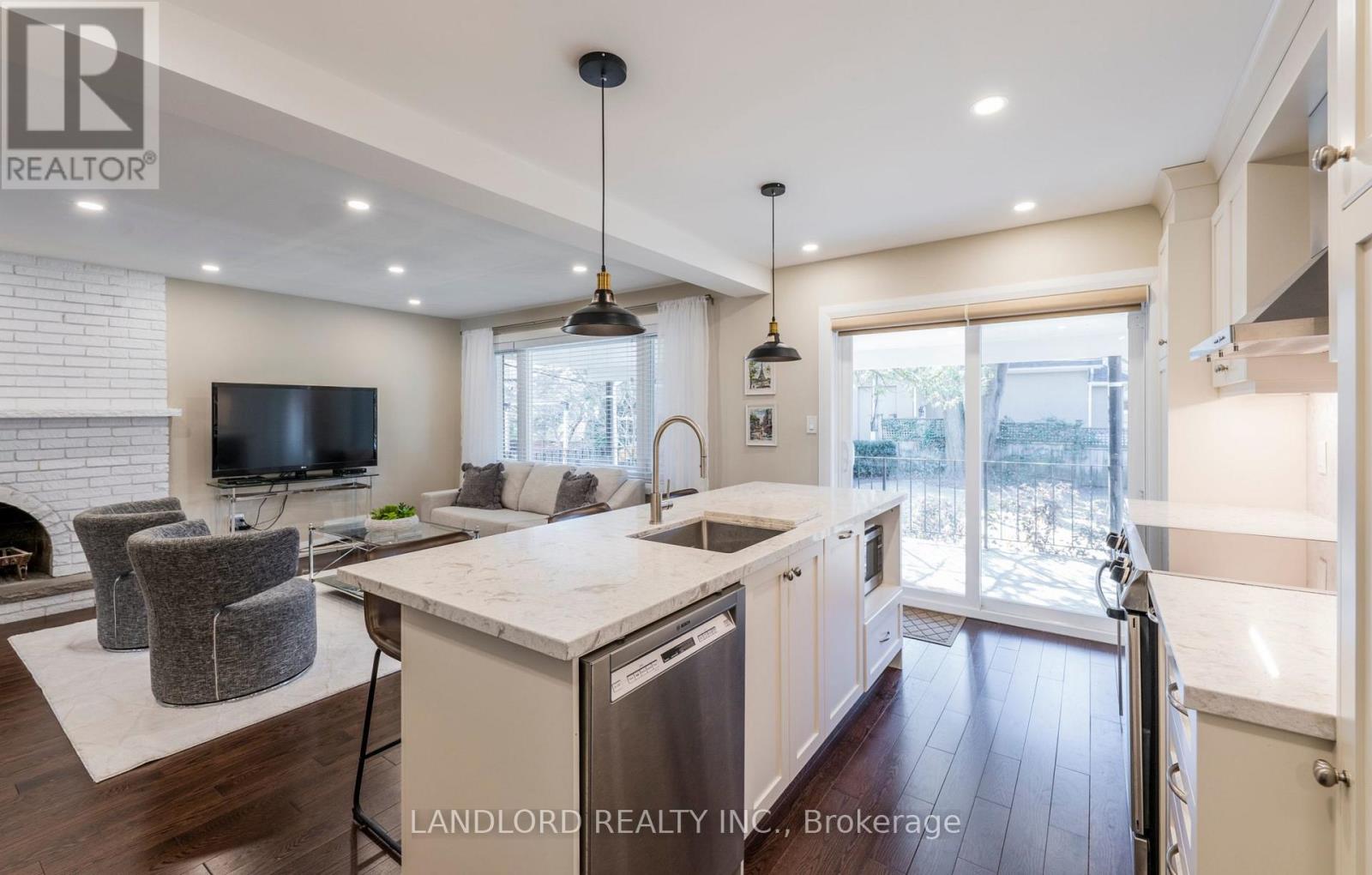 53 Wilgar Road, Toronto, Ontario  M8X 1J8 - Photo 8 - W12463979