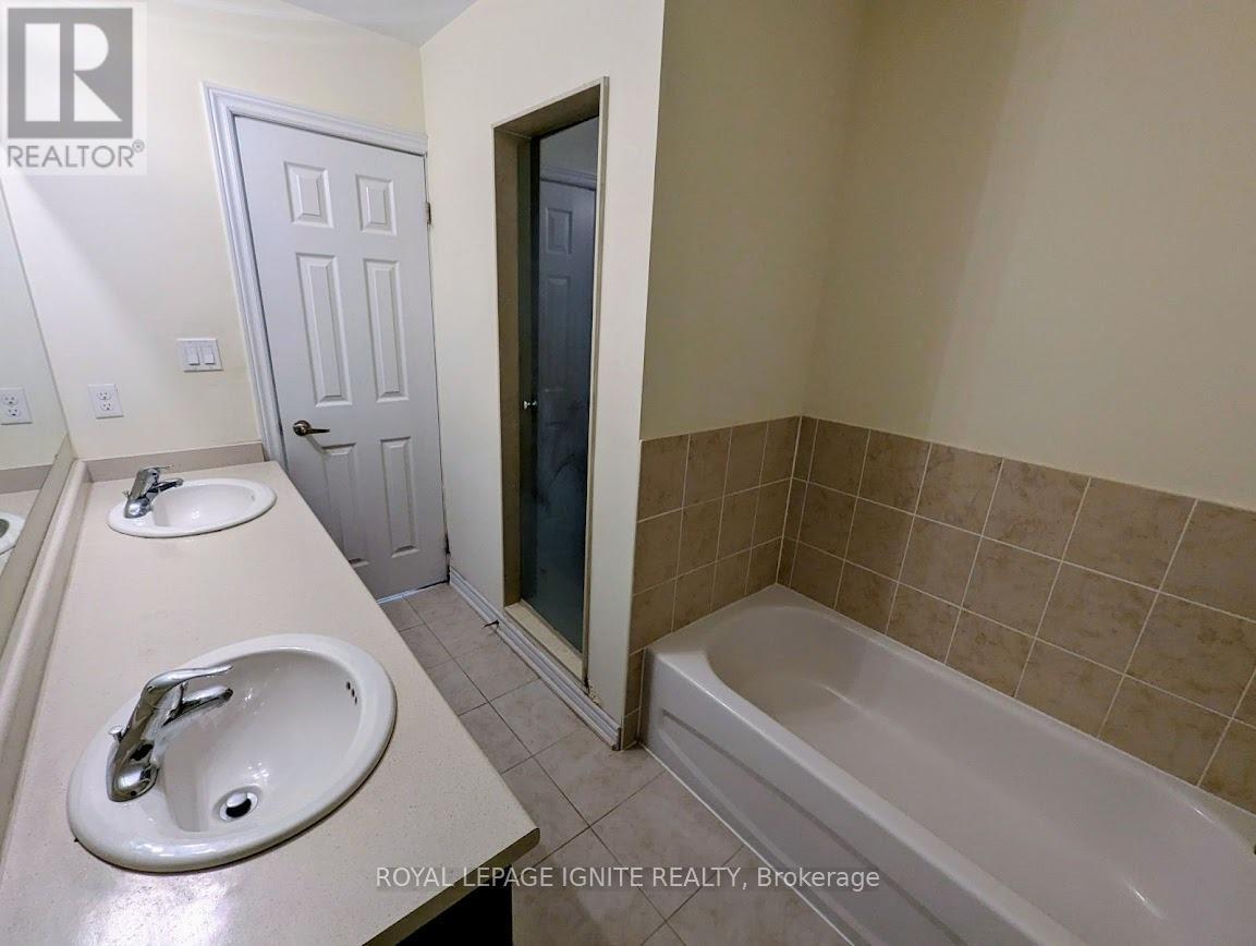 8 Wimbledon Court, Whitby, Ontario  L1P 0B7 - Photo 10 - E12463997