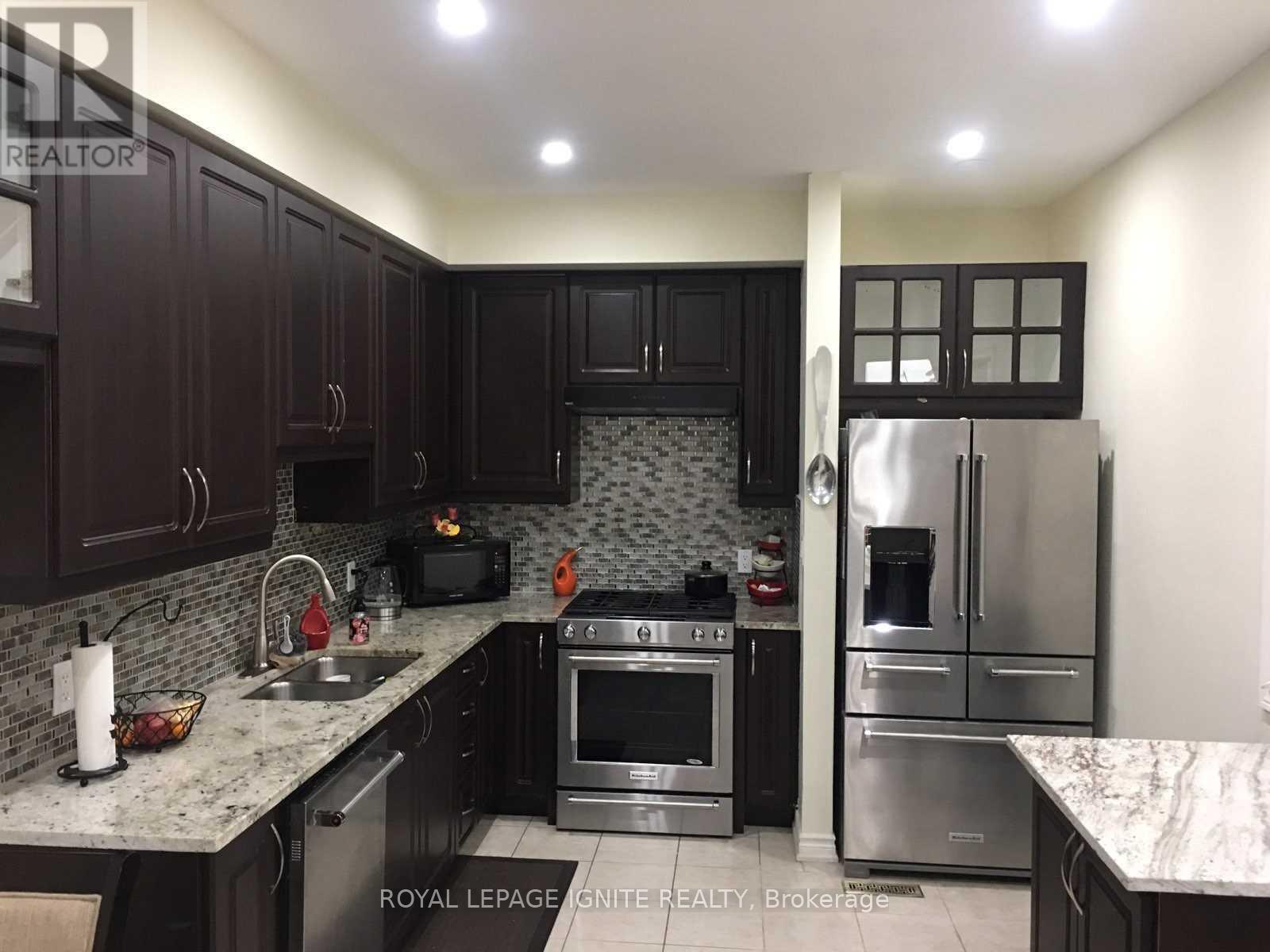 8 Wimbledon Court, Whitby, Ontario  L1P 0B7 - Photo 2 - E12463997