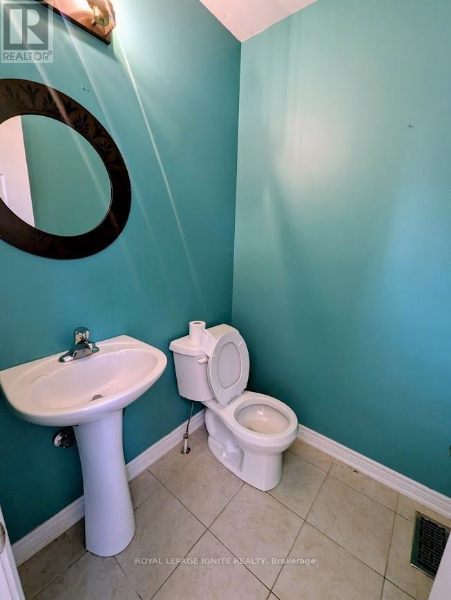 8 Wimbledon Court, Whitby, Ontario  L1P 0B7 - Photo 8 - E12463997