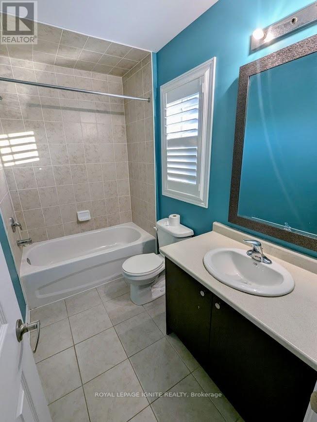 8 Wimbledon Court, Whitby, Ontario  L1P 0B7 - Photo 9 - E12463997